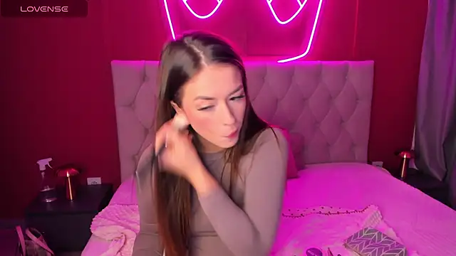 Snapshot of StacyWells chatting on 10.10.25 StacyWells online show from 10.10.25