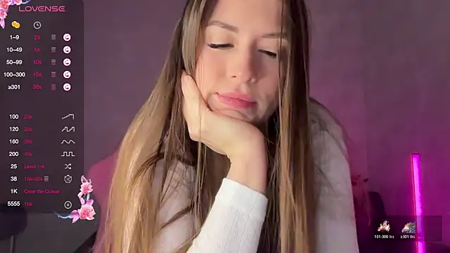 Snapshot of StacyWells chatting on 11.22.25 StacyWells online show from 11.22.25