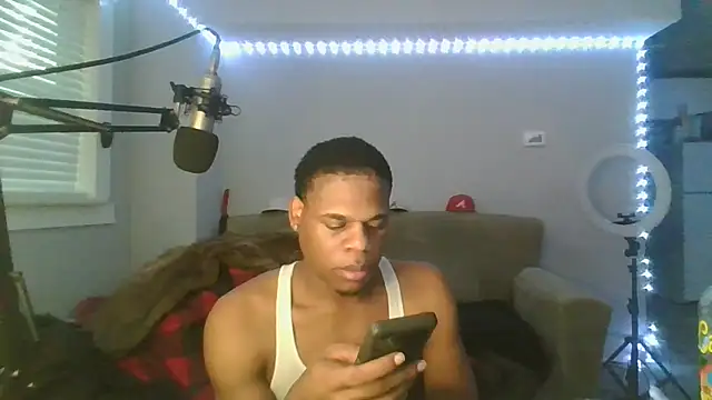 Snapshot of MrGreenbeanbean88 chatting on 11.08.25 MrGreenbeanbean88 online show from 11.08.25