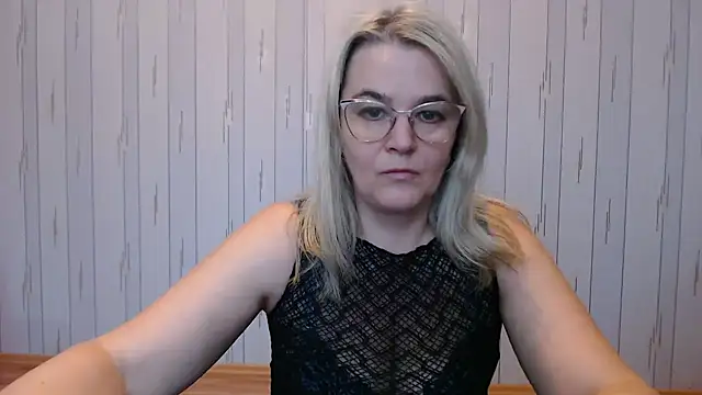 Snapshot of EleanoraDream chatting on 11.11.25 EleanoraDream online show from 11.11.25