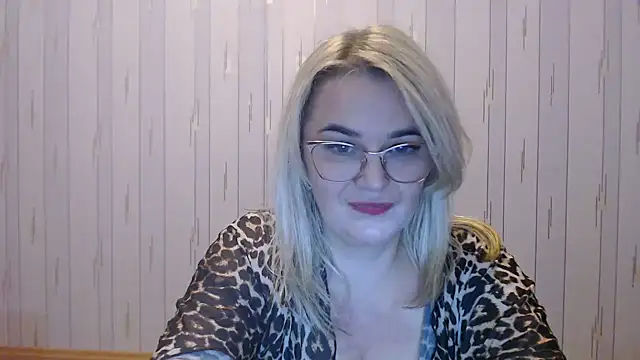 Snapshot of EleanoraDream chatting on 11.20.25 EleanoraDream online show from 11.20.25