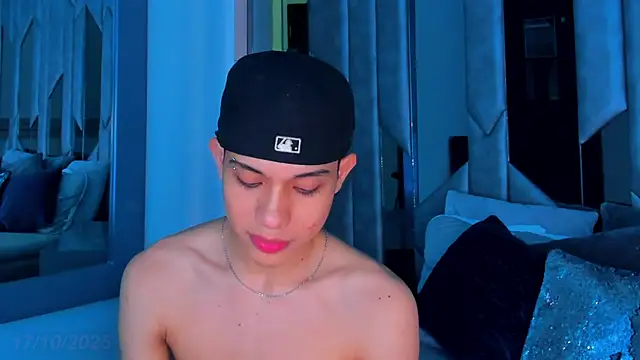 Sebax Young online show from 10.17.25