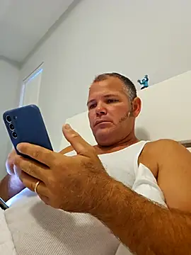 cubanitofeliz40 online show from 10.21.25