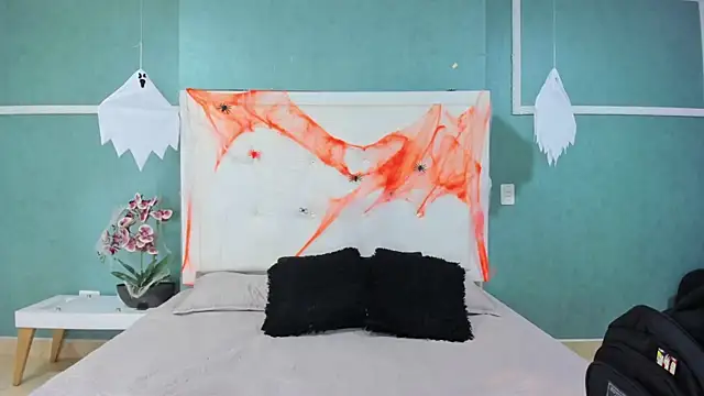 Snapshot of ania_gomez chatting on 10.24.25 ania gomez online show from 10.24.25