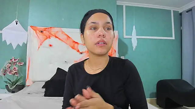 Snapshot of ania_gomez chatting on 10.27.25 ania gomez online show from 10.27.25