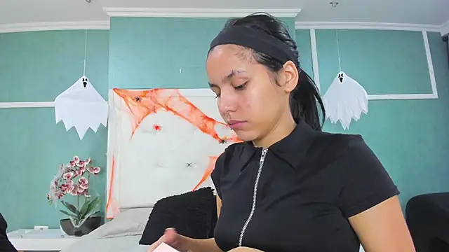 Snapshot of ania_gomez chatting on 10.31.25 ania gomez online show from 10.31.25