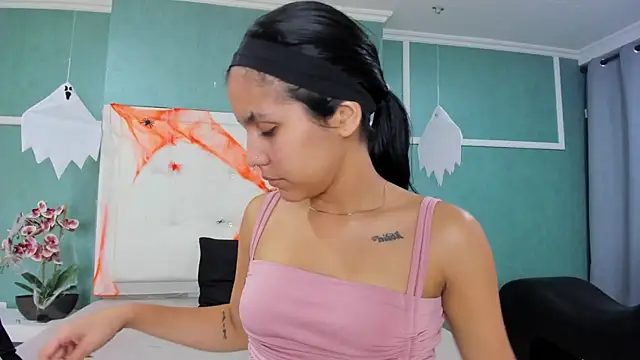 Snapshot of ania_gomez chatting on 11.04.25 ania gomez online show from 11.04.25