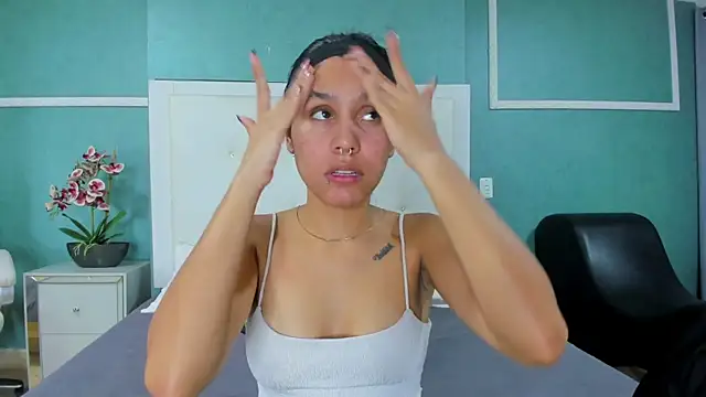 Snapshot of ania_gomez chatting on 11.14.25 ania gomez online show from 11.14.25