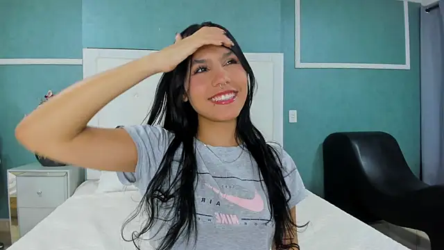 Snapshot of ania_gomez chatting on 11.18.25 ania gomez online show from 11.18.25