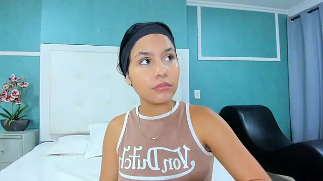 Snapshot of ania_gomez chatting on 11.25.25 ania gomez online show from 11.25.25