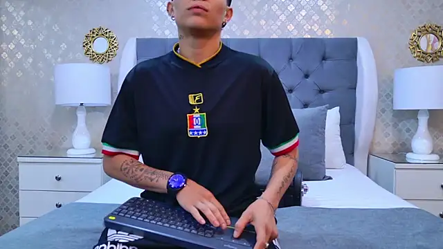 ZoeKrug online show from 10.28.25