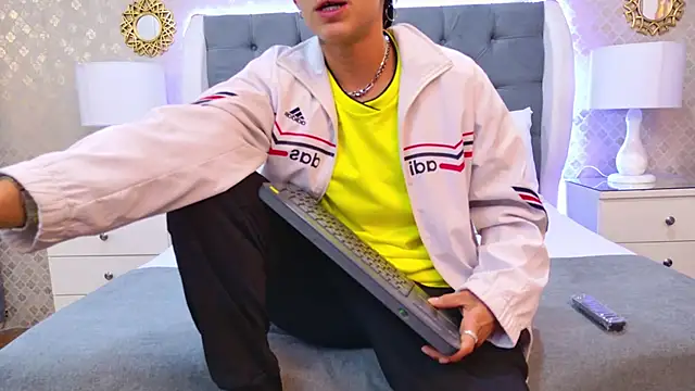 ZoeKrug online show from 11.18.25