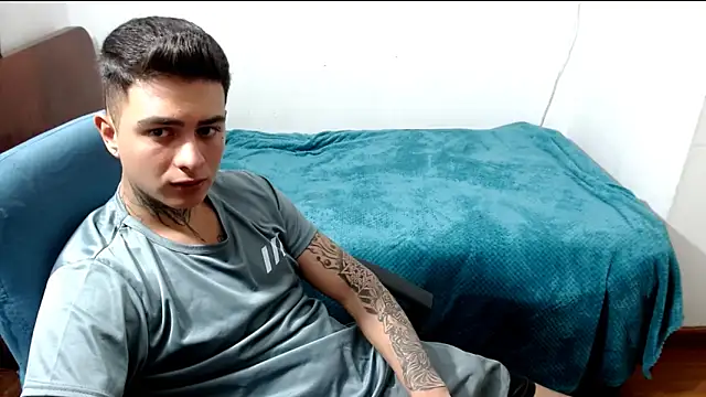 Snapshot of santii_ss chatting on 09.08.25 santii ss online show from 09.08.25