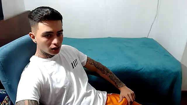 Snapshot of santii_ss chatting on 09.29.25 santii ss online show from 09.29.25