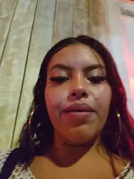 Snapshot of Yessica_Lopezz chatting on 04.26.26 Yessica Lopezz online show from 04.26.26