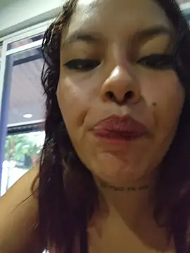 Snapshot of Yessica_Lopezz chatting on 05.26.26 Yessica Lopezz online show from 05.26.26