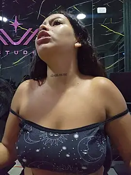 Snapshot of Yessica_Lopezz chatting on 06.16.26 Yessica Lopezz online show from 06.16.26