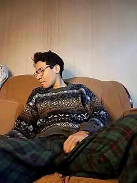 LecheDeSoya666 online show from 10.28.25