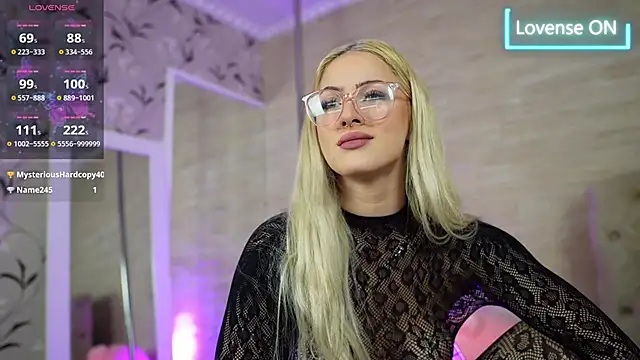 LucyLextonX online show from 10.03.25