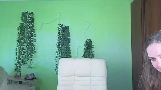 Snapshot of Habibi_Honeyy chatting on 10.25.25 Habibi Honeyy online show from 10.25.25