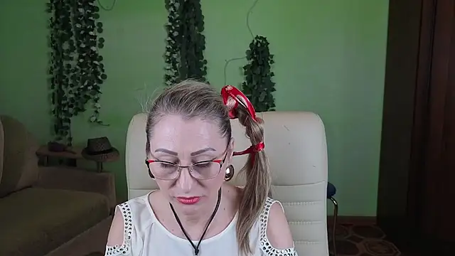 Snapshot of Habibi_Honeyy chatting on 11.05.25 Habibi Honeyy online show from 11.05.25