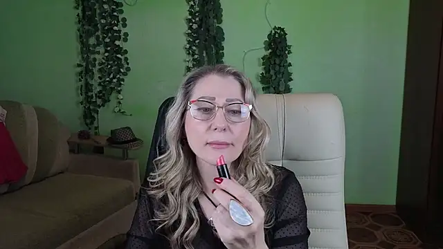 Snapshot of Habibi_Honeyy chatting on 11.19.25 Habibi Honeyy online show from 11.19.25