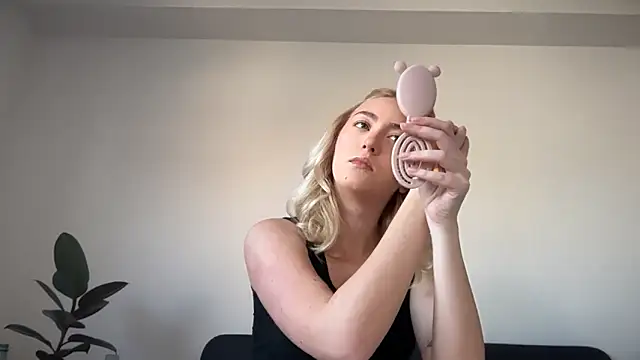 Kitty Swetty online show from 03.06.26