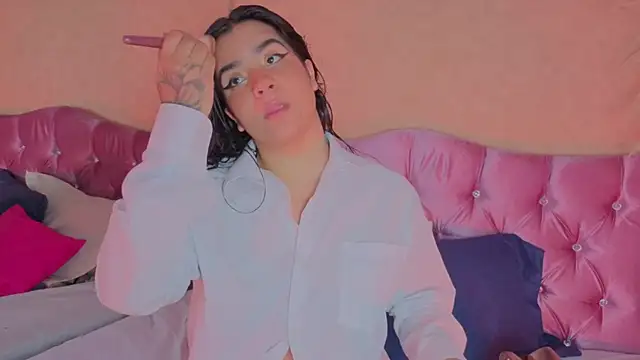 Snapshot of KARINAJTORRES chatting on 11.26.25 KARINAJTORRES online show from 11.26.25