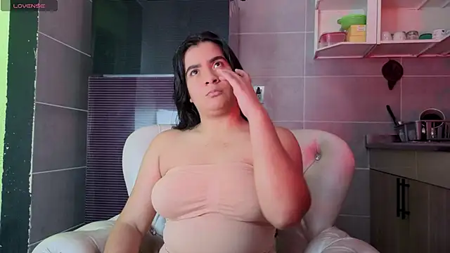 Snapshot of KARINAJTORRES chatting on 11.29.25 KARINAJTORRES online show from 11.29.25