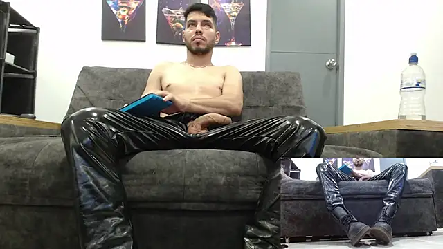 Snapshot of mackdaniels chatting on 10.29.25 mackdaniels online show from 10.29.25