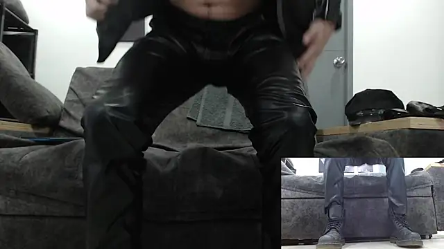 Snapshot of mackdaniels chatting on 10.30.25 mackdaniels online show from 10.30.25