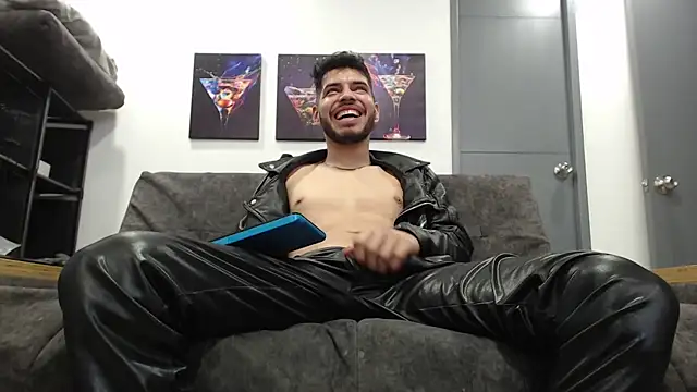 Snapshot of mackdaniels chatting on 12.04.25 mackdaniels online show from 12.04.25