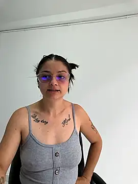 Coralinne   online show from 04.01.26