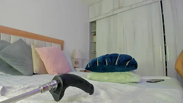 Snapshot of megan_rous_ chatting on 11.19.25 megan rous online show from 11.19.25