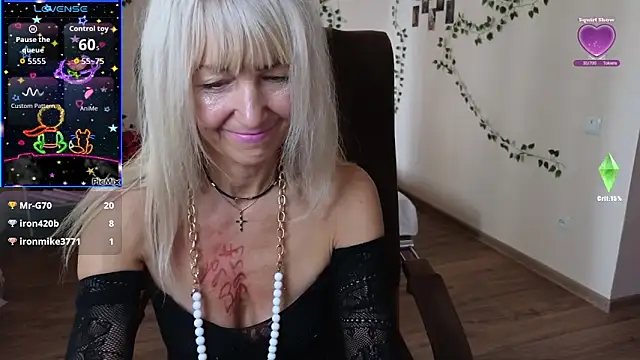 Snapshot of Laura_Gol chatting on 09.20.25 Laura Gol online show from 09.20.25