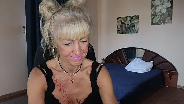 Snapshot of Laura_Gol chatting on 09.27.25 Laura Gol online show from 09.27.25