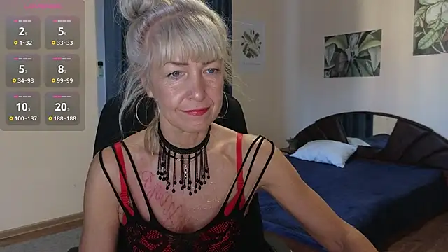 Snapshot of Laura_Gol chatting on 10.14.25 Laura Gol online show from 10.14.25