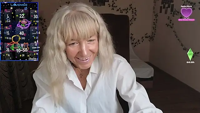 Snapshot of Laura_Gol chatting on 10.19.25 Laura Gol online show from 10.19.25