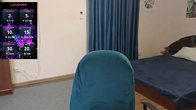 Snapshot of Laura_Gol chatting on 10.20.25 Laura Gol online show from 10.20.25