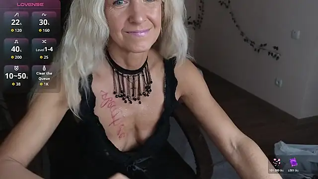 Snapshot of Laura_Gol chatting on 11.30.25 Laura Gol online show from 11.30.25