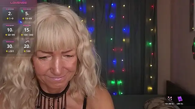 Snapshot of Laura_Gol chatting on 12.03.25 Laura Gol online show from 12.03.25