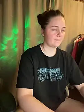 Snapshot of Cuty_Kitty chatting on 10.31.25 Cuty Kitty online show from 10.31.25