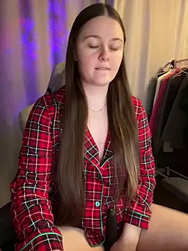 Snapshot of Cuty_Kitty chatting on 12.13.25 Cuty Kitty online show from 12.13.25