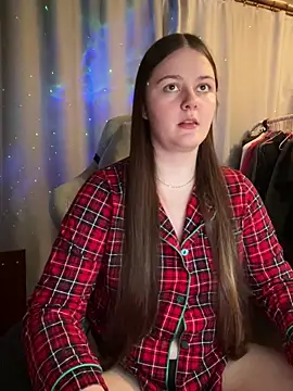 Snapshot of Cuty_Kitty chatting on 12.15.25 Cuty Kitty online show from 12.15.25