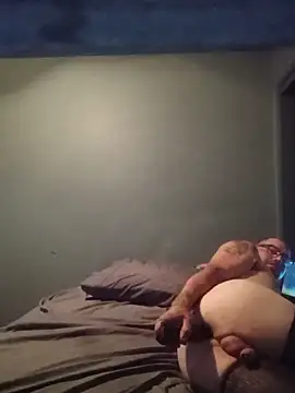 Snapshot of Crossedsissy chatting on 06.17.26 Crossedsissy online show from 06.17.26