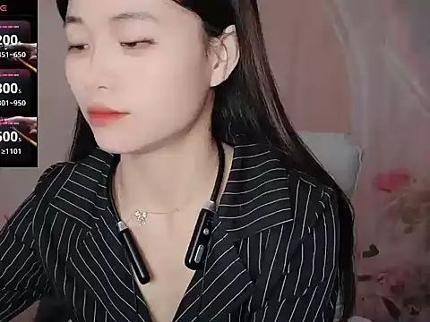 Snapshot of Lele-Baby chatting on 11.27.25 Lele-Baby online show from 11.27.25