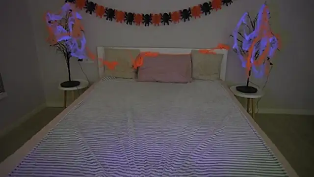 Snapshot of IvyLaurent chatting on 10.31.25 IvyLaurent online show from 10.31.25