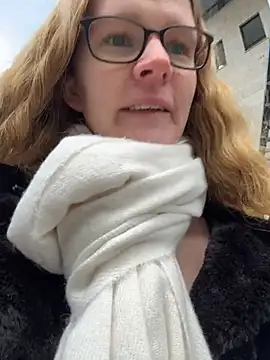 Bikergirl 97 online show from 11.20.25