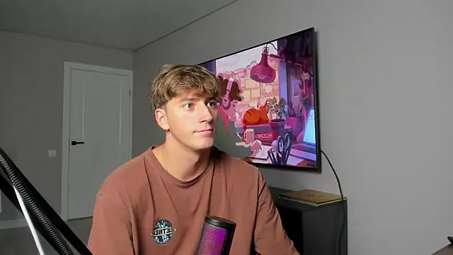 Snapshot of DaniHort chatting on 12.20.25 DaniHort online show from 12.20.25