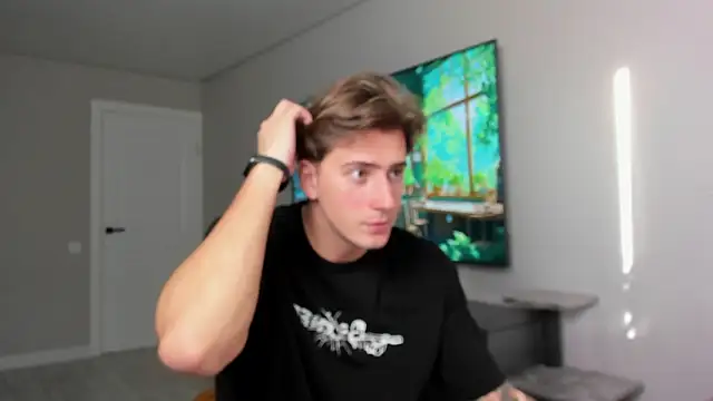 Snapshot of DaniHort chatting on 02.24.26 DaniHort online show from 02.24.26